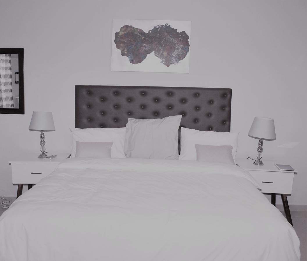 Sapphire Court Bed & Breakfast กาโบโรเน ภายนอก รูปภาพ