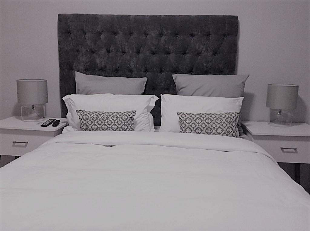 Sapphire Court Bed & Breakfast กาโบโรเน ภายนอก รูปภาพ